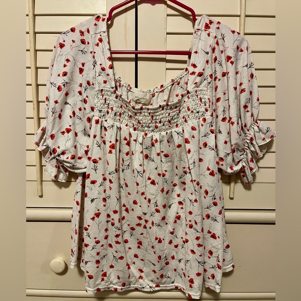 Floral Women’s Blouse. Brand is Melloday. Size Large.